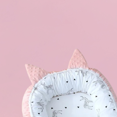nid-bebe-reducteur-de-lit-cocon-rose